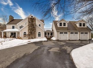 15 Aunt Pattys Ln E, Bethel, CT 06801