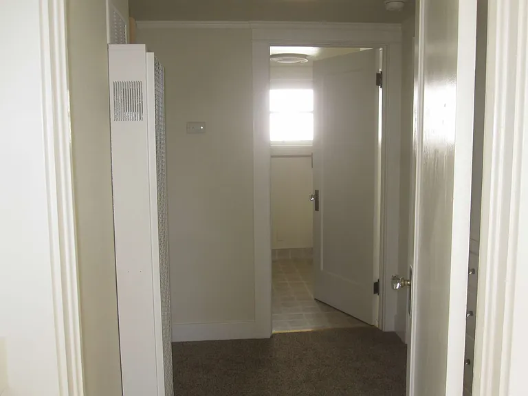 14 E High St — Photo 12