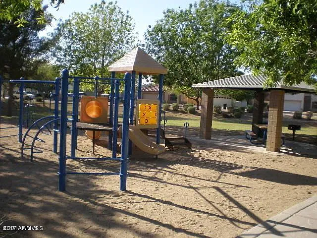 3 bed, 1309 sqft, $2,180 — Photo 2
