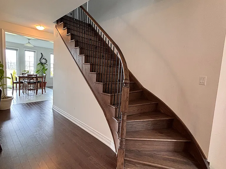 62 Angus Morton Cres — Photo 16