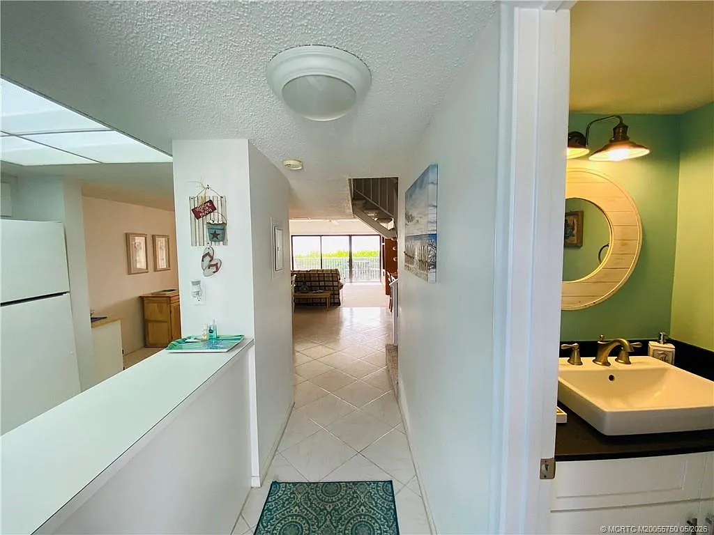 2 bed, 2.5 bath, 1394 sqft, $2,600 — Photo 3