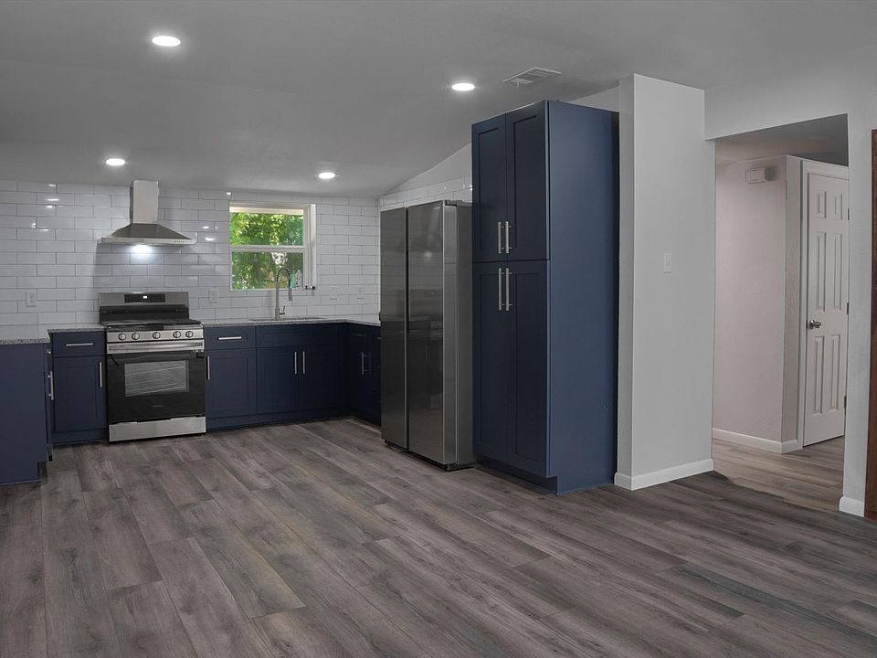 1st image of 129 Jenny Kay Ln