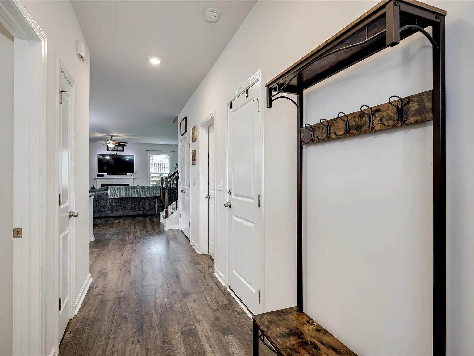 4 bed, 3.0 bath, 2025 sqft, $2,400 — Photo 3