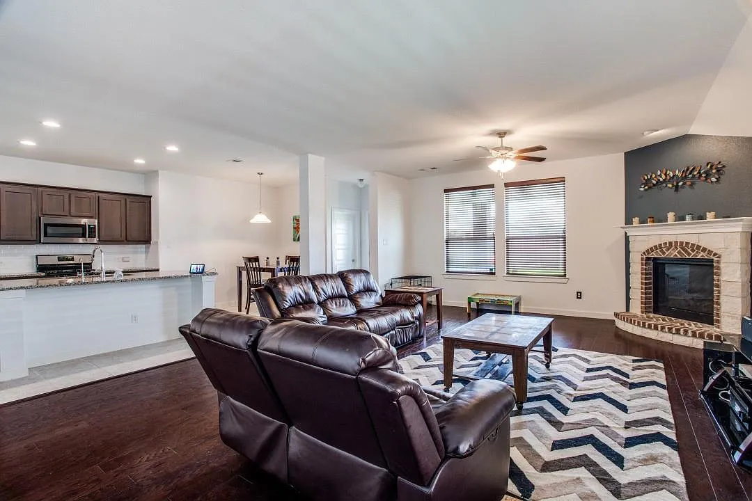3 bed, 1849 sqft, $2,250 — Photo 3