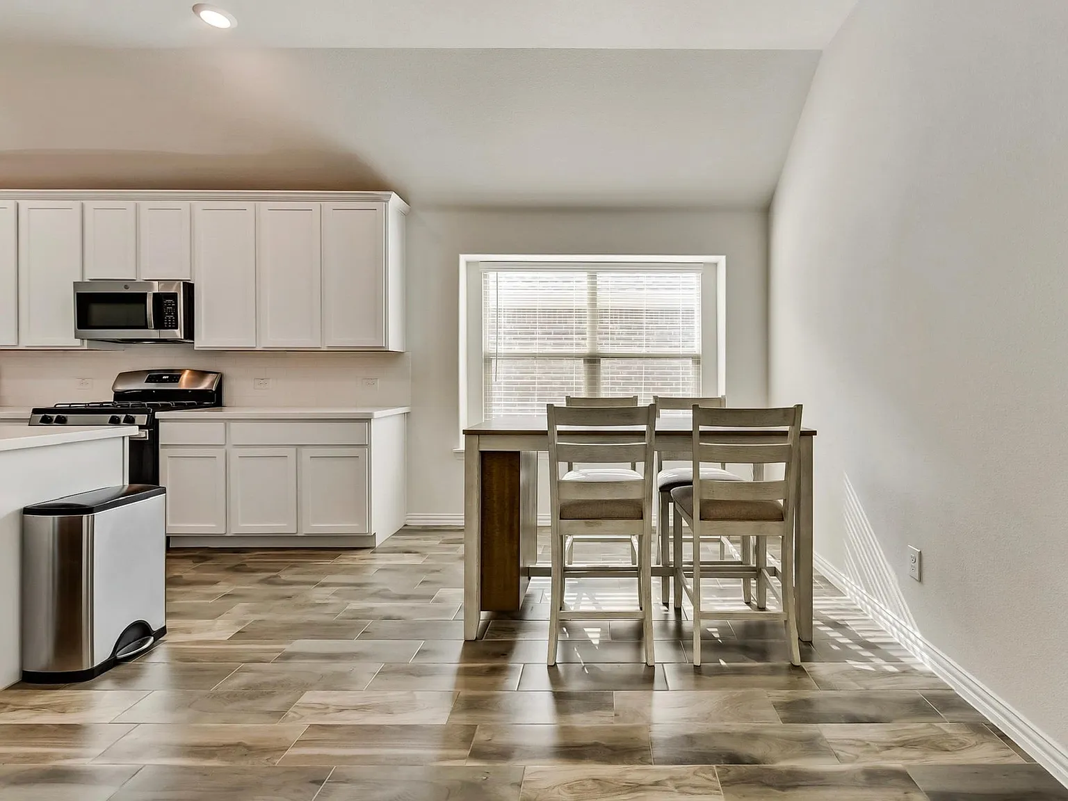 3 bed, 2067 sqft, $2,100 — Photo 3