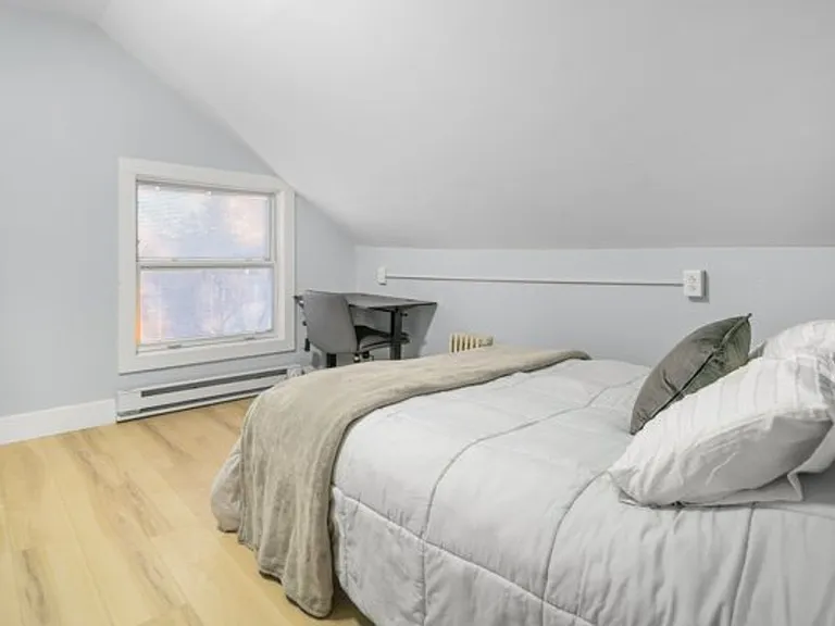 504 Stewart Ave — Photo 364