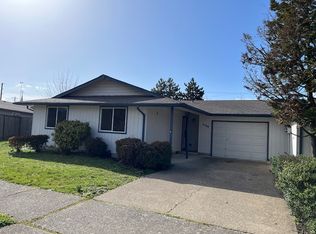 1194 Valley Butte Dr, Eugene, OR 97401