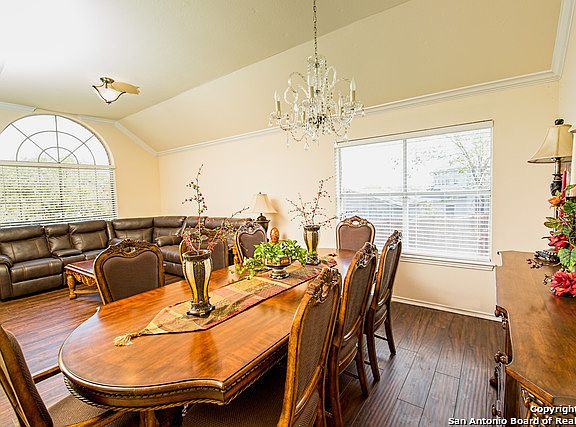 3rd image of 602 Stoneway Dr