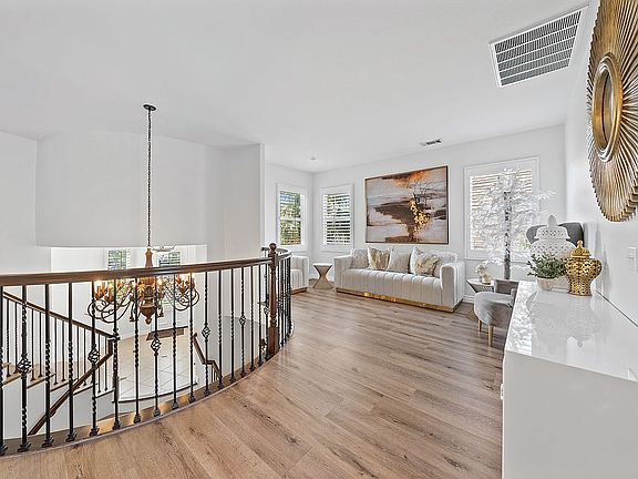 4th image of 44481 Kingston Dr