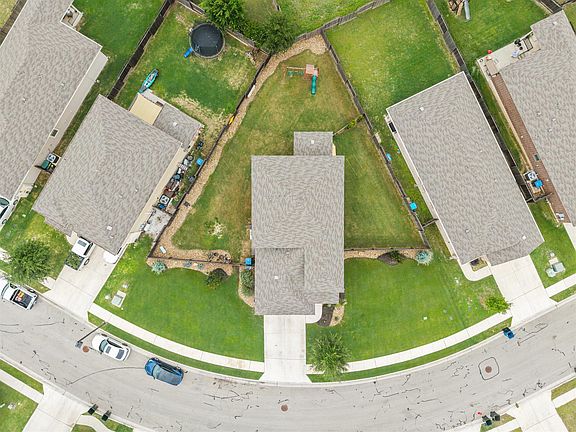 3rd image of 331 Mountain Valley St