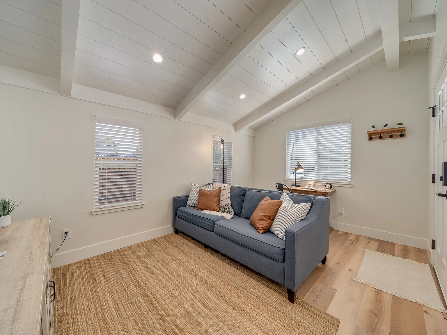 1 bed, 400 sqft, $2,500 — Photo 2