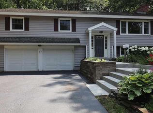 67 McGuffey Ln, Delmar, NY 12054