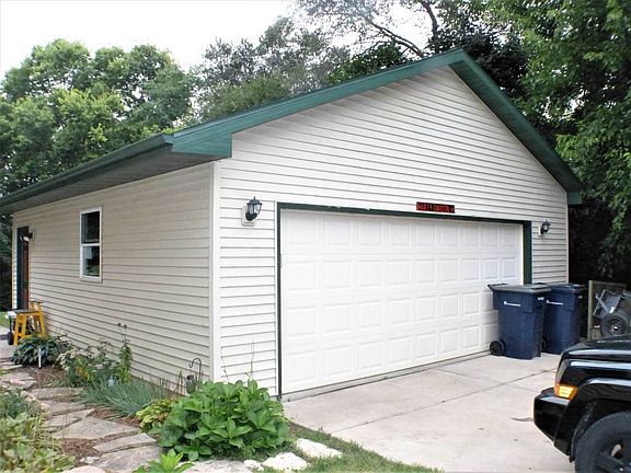 3rd image of 624 S Parker Dr