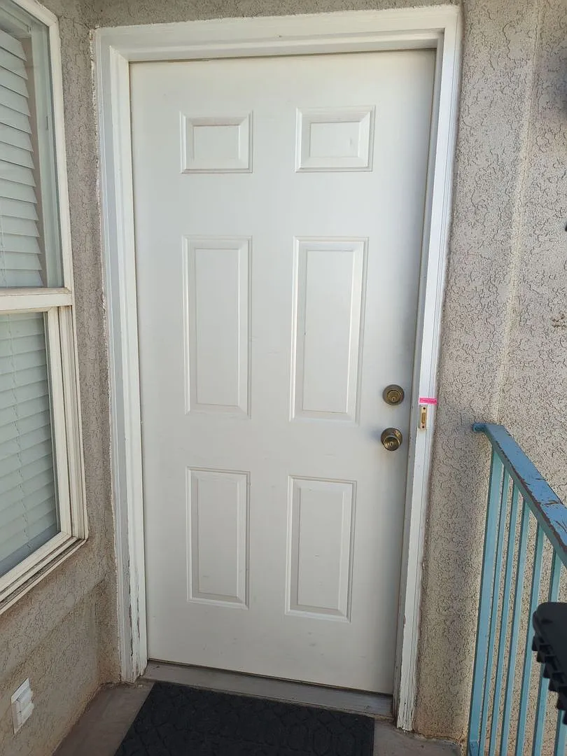 Conveniently Located 3 Bedroom 2 Bathroom Unit! — Photo 4