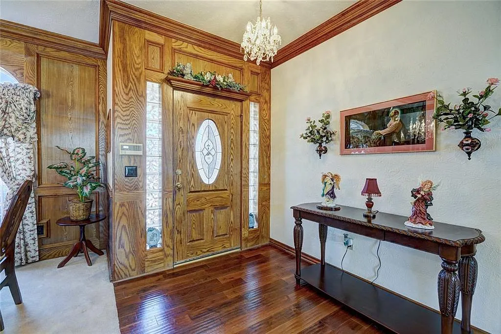 4 bed, 2.5 bath, 2245 sqft, $2,000 — Photo 4