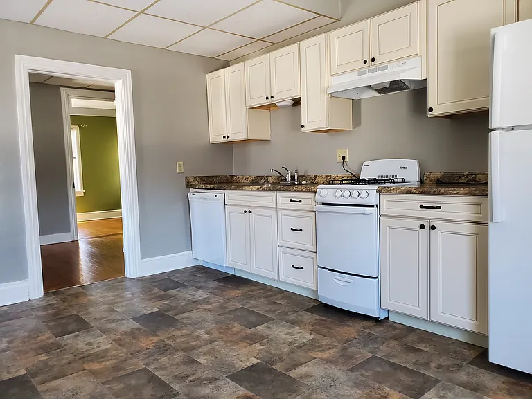 39 W King St #6 — Photo 2