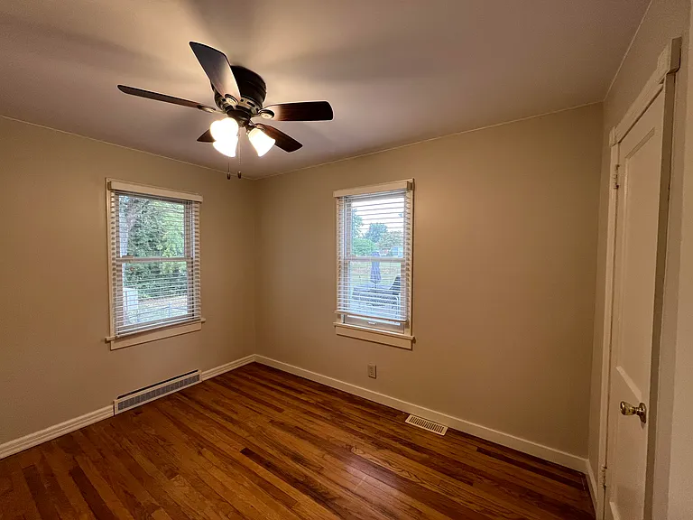 221 Henderson St — Photo 17