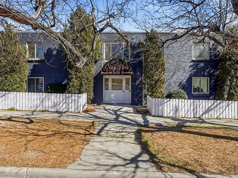 2526 N Clay St — Photo 23