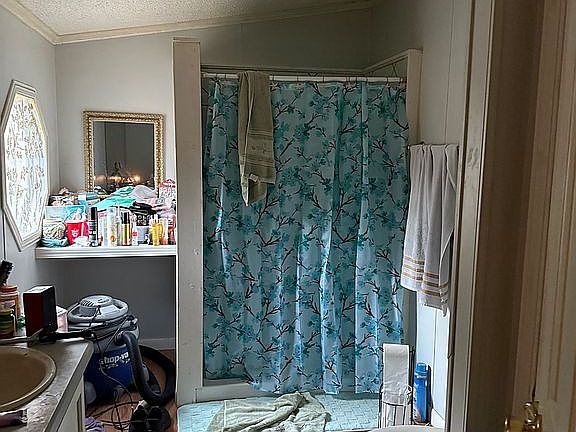 3rd image of 2829 Hart Rd