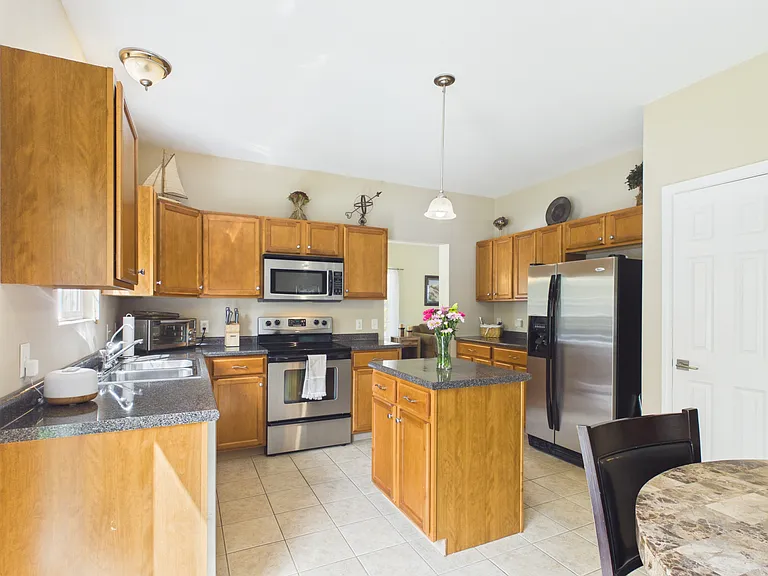 23 Beechwood Hollow St — Photo 18