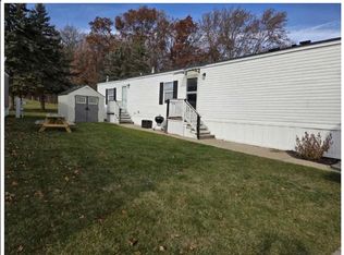 24 Meadows Cir W, Wixom, MI 48393