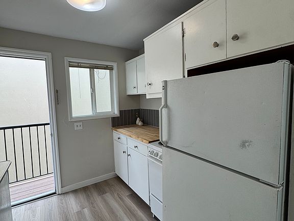 3rd image of 1472 E 18th Aly #4