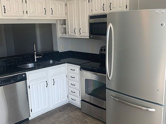 3rd image of 3100 Fairfield Ave Unit 8C