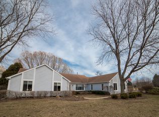 5519 Oak Grove Cir, Long Grove, IL 60047