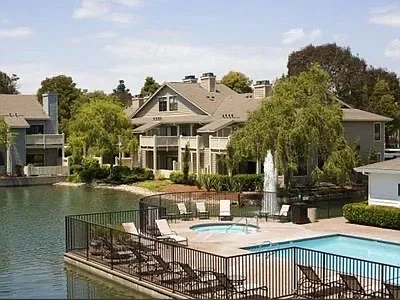 160 Lakeshore Ct — Photo 24