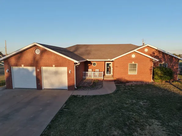 1103 Elizabeth Dr, Ellsworth, KS 67439