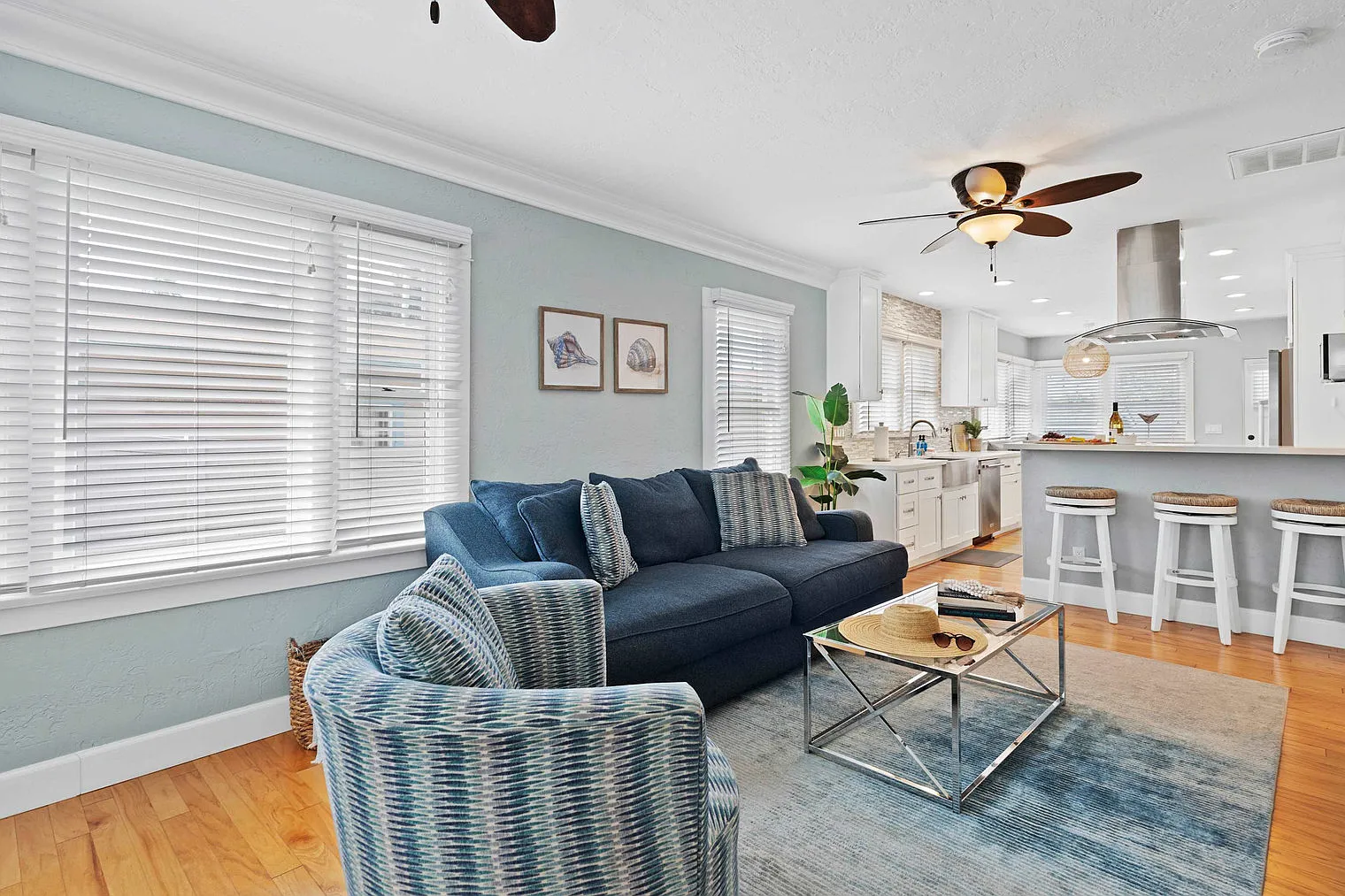 3 bed, 1.0 bath, 871 sqft, $8,468 — Photo 4