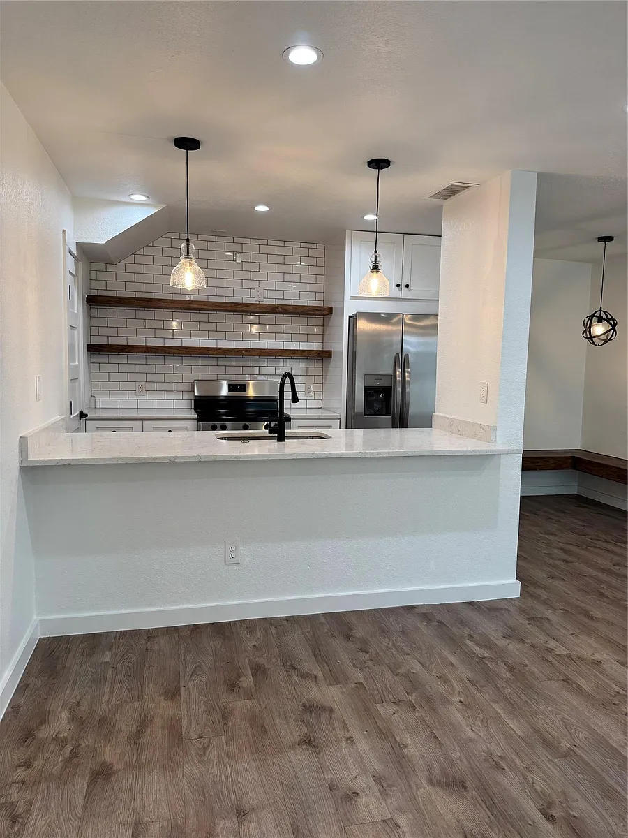 Building Photo - 2124 Burton Dr #133