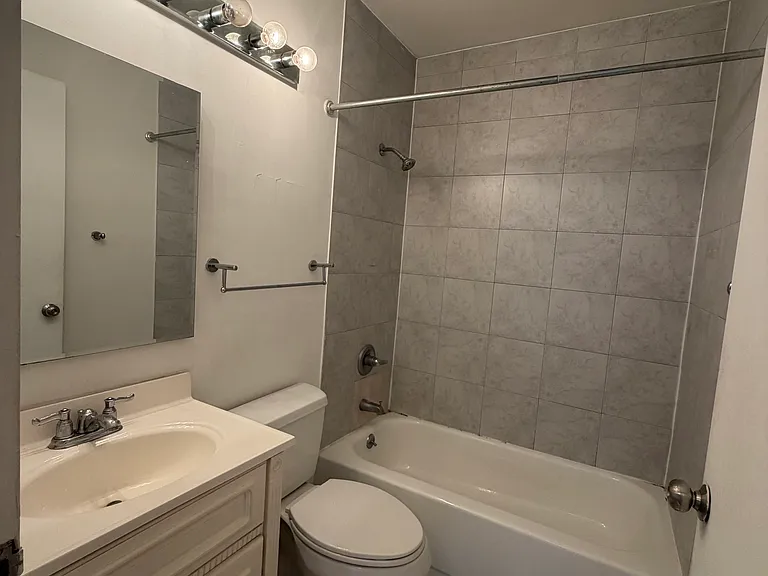 403 E 62nd St #3D — Photo 5