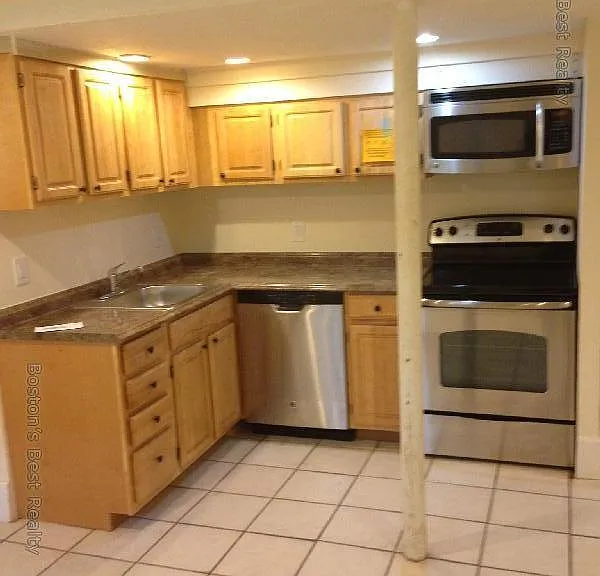 136 Chiswick Rd #B — Photo 8