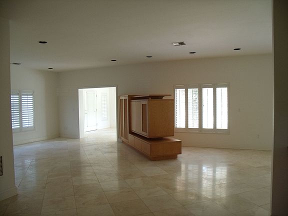 3rd image of 108 Odin Dr