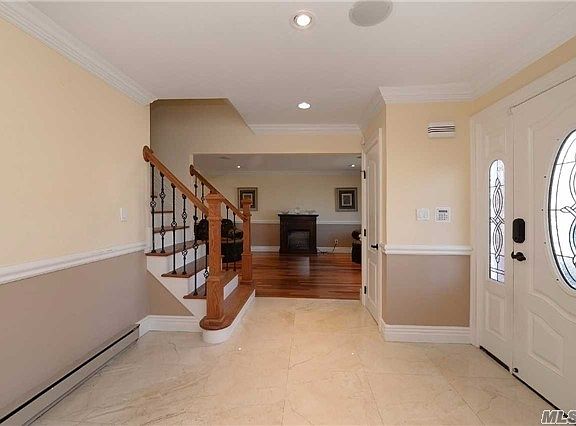 2nd image of 6 Quincy Ln