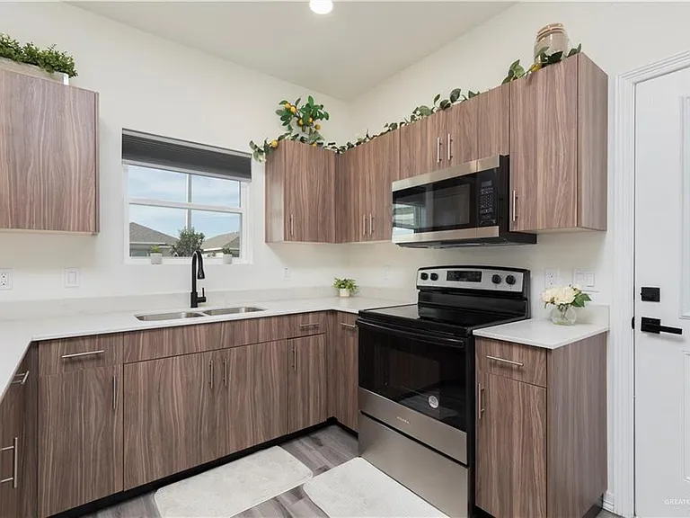 1006 N Clarence Ave #2 — Photo 2