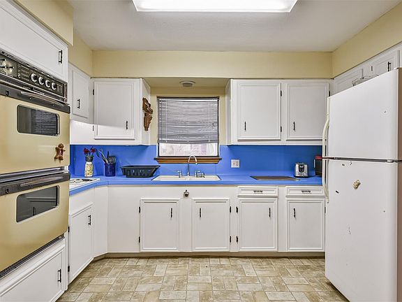 5th image of 4023 4th St