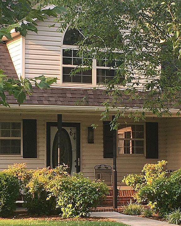 1st image of 64 E Cloverdale Dr