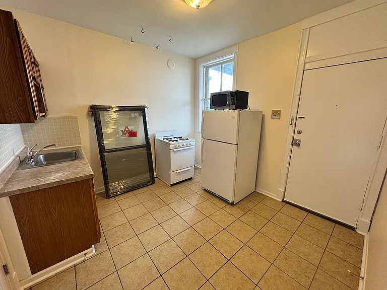 2402 N Surrey Ct #3 — Photo 6