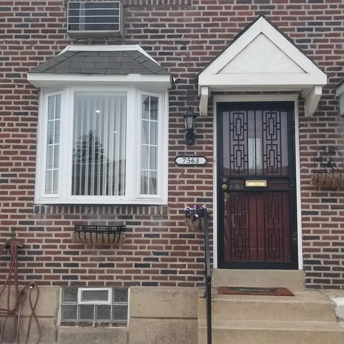 3 bed, 1.5 bath, 1120 sqft, $2,200 — Photo 1