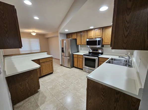 581 Winona Dr, Fairborn, OH 45324