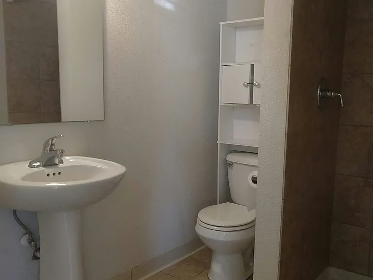 730 W 25th St #D — Photo 3