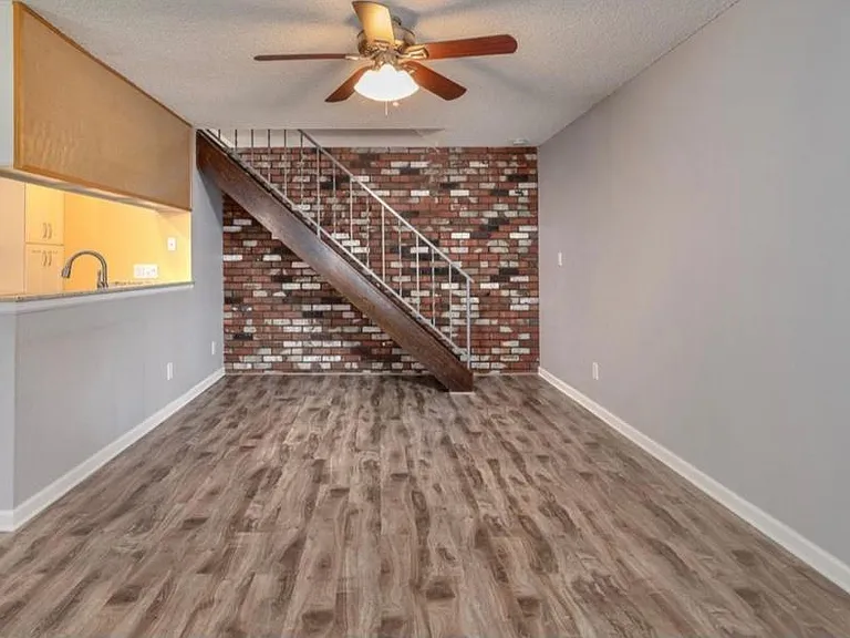 1440 NE Paropa Ct — Photo 11