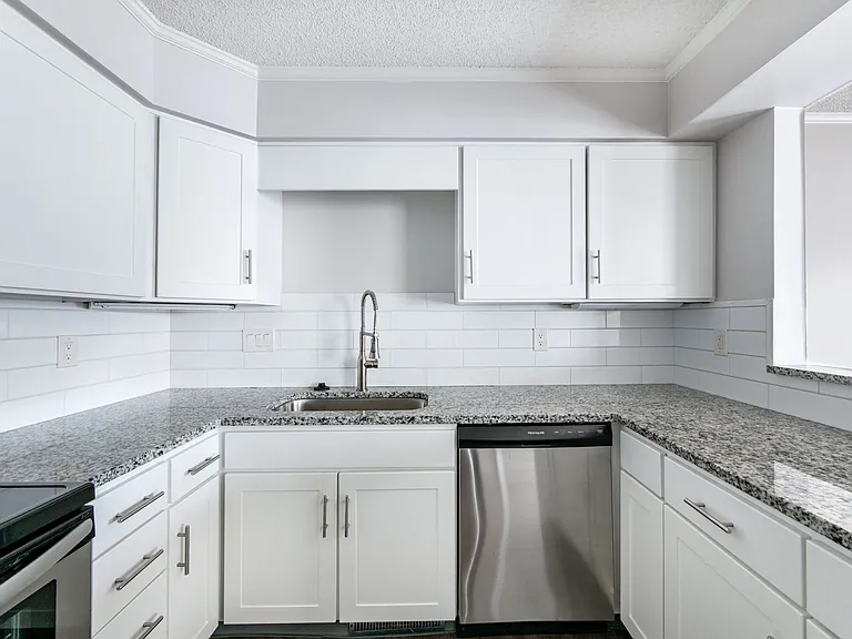 Corinth Place — Photo 32