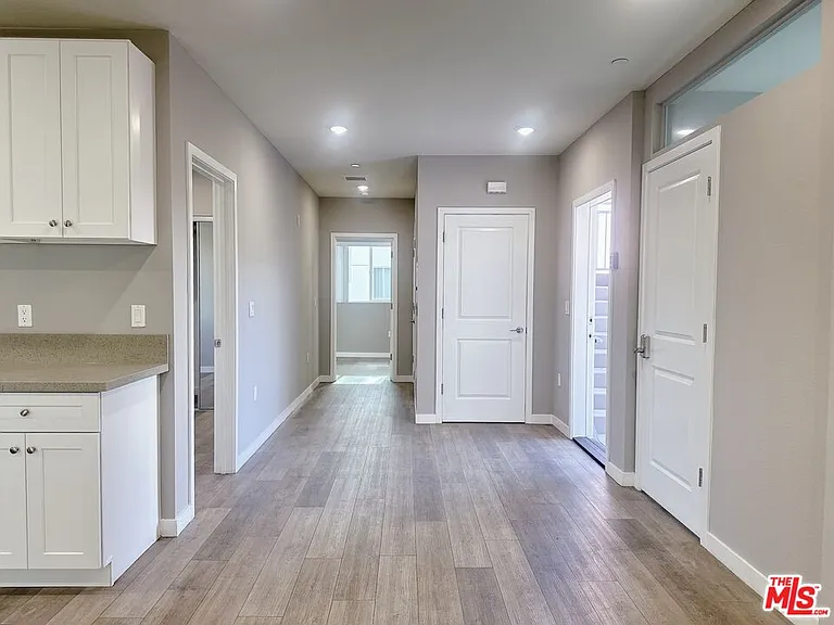 1107 S Hobart Blvd — Photo 5