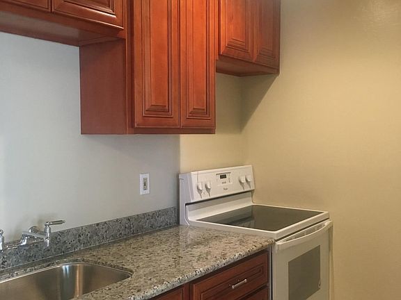 3rd image of 1140 Roewill Dr