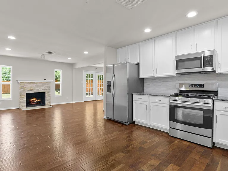 501 Arbor Ln — Photo 17