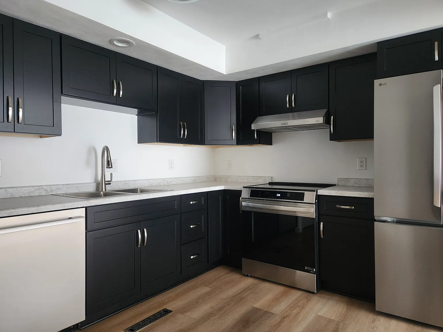3 bed, 1500 sqft, $1,800 — Photo 2