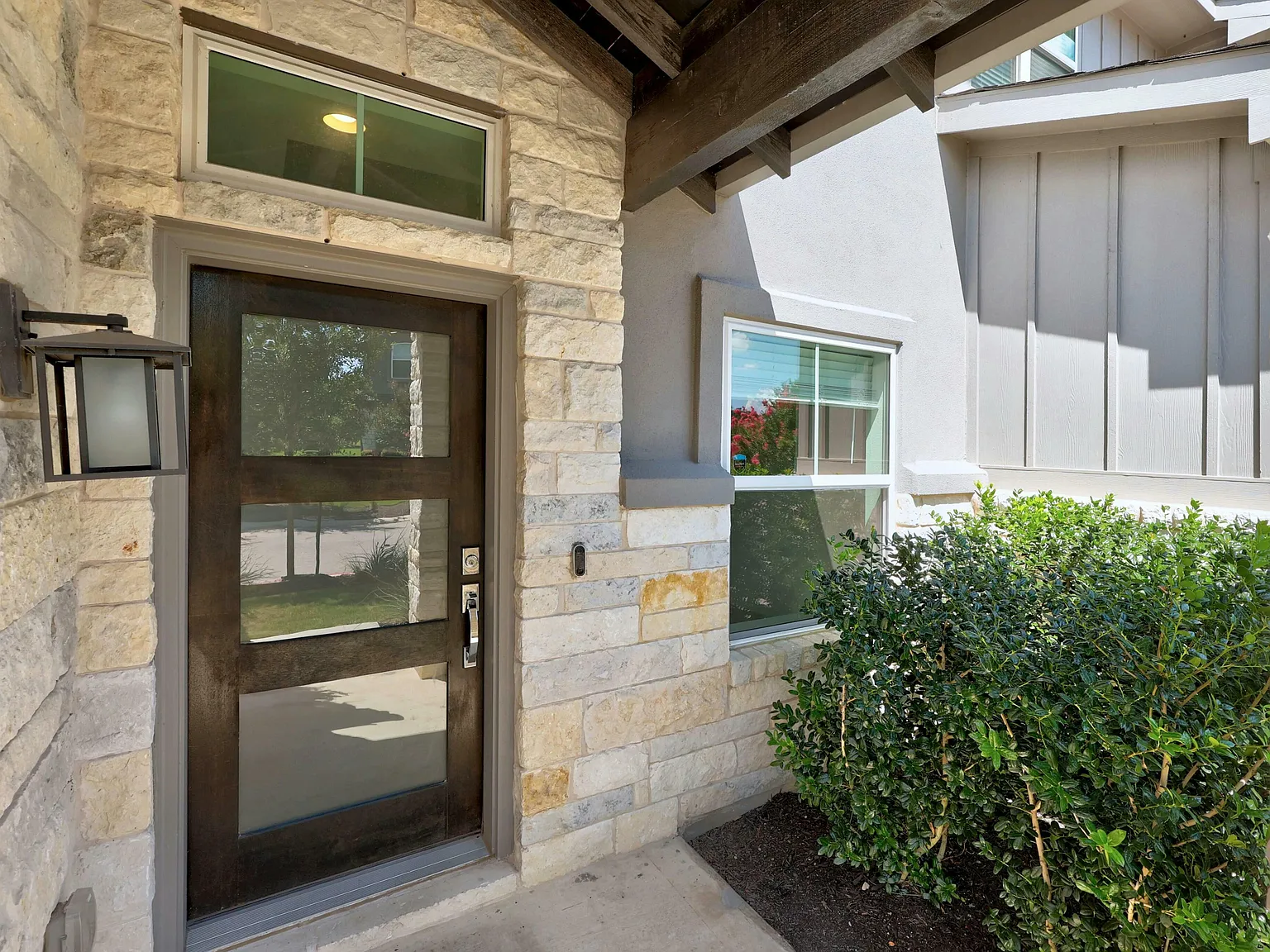 3 bed, 2.5 bath, 1701 sqft, $2,050 — Photo 4